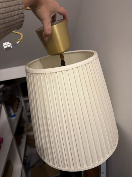 Vand 2 abajur se vand ambele la pretul afisat