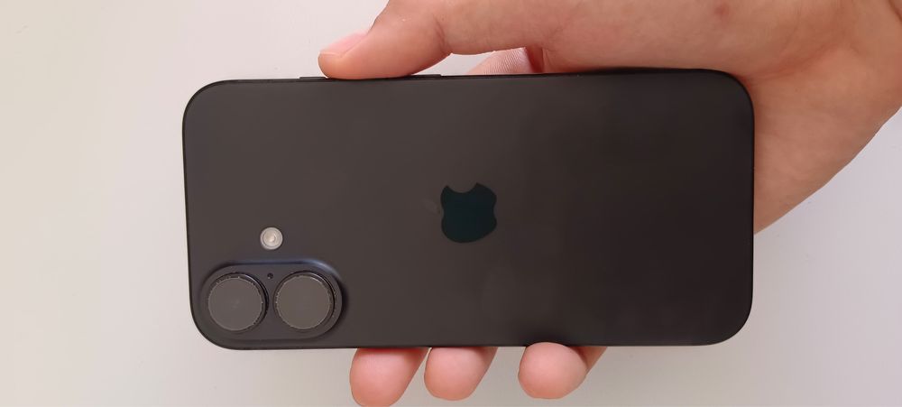 Продам IPhone 16/128gb/akb:100%