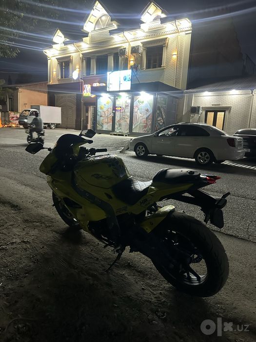 Мотоцикл 400cc.