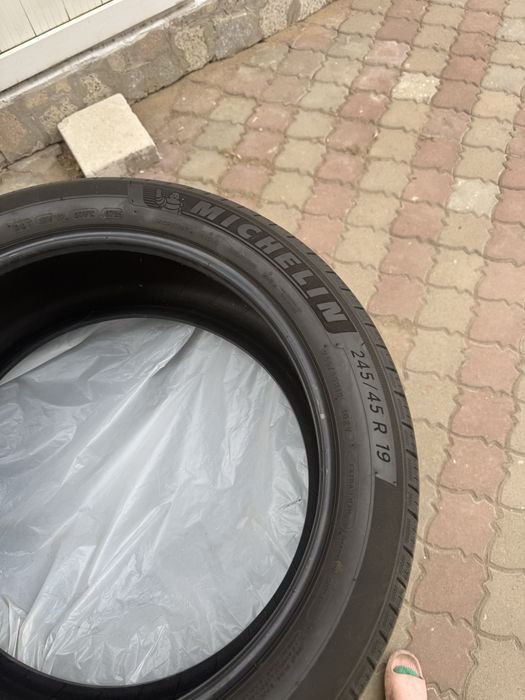 Продам комплект резины michelin