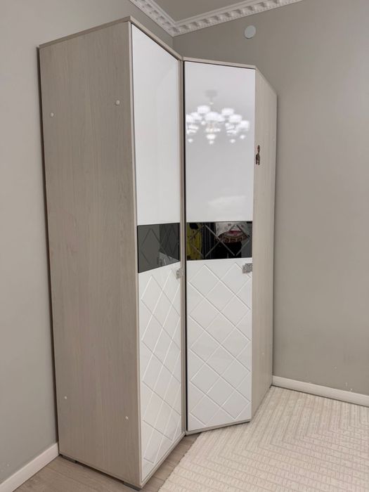 Шкаф угловой бежевый