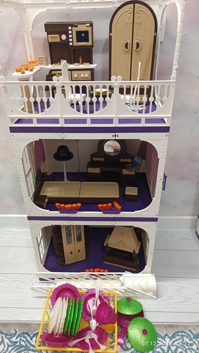 Продам для девочки счастье)) Домик для кукол в комплекте