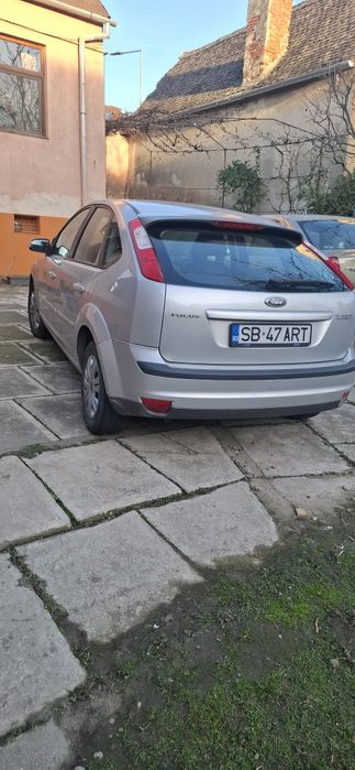 Vând Ford focus .