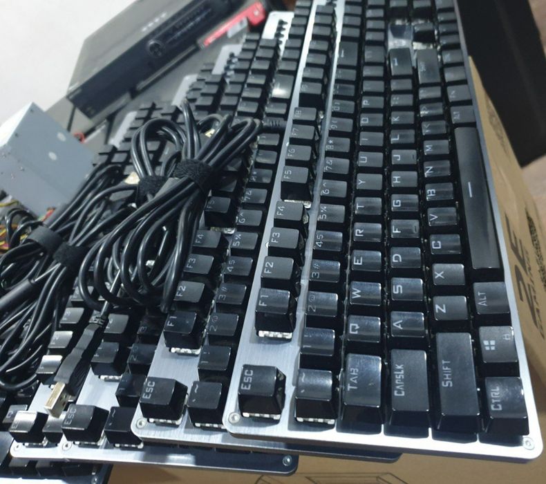 Hp mexanika klaviatura yaxshi holatda! 20ta!