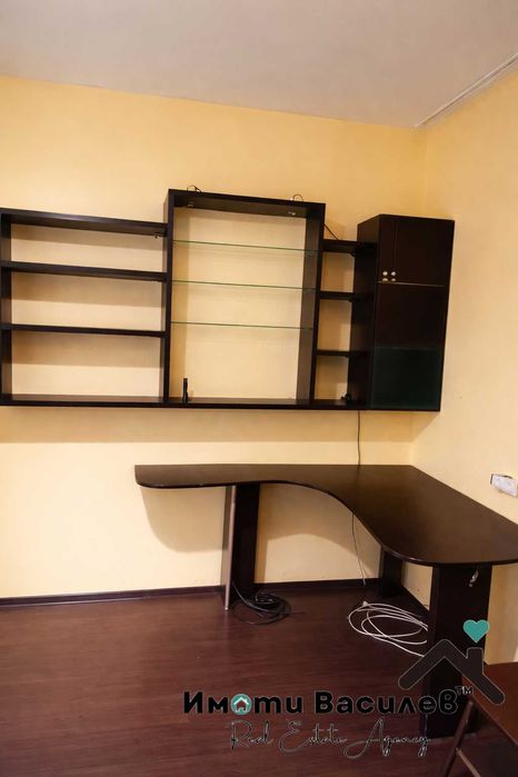 Дава се под наем Тристаен апартамент в София, Център - 78 кв.м за 698.19 € - Снимка #2