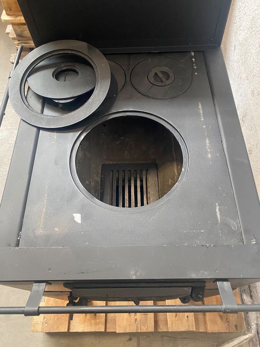Soba neagra,tip cizma cu plita si cuptor,putere 10 KW