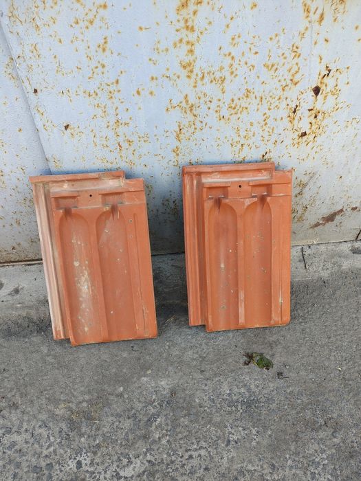 Vând țiglă două modele