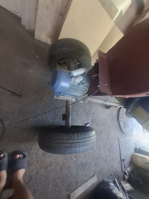 Betoniera cu roti si cârlig auto