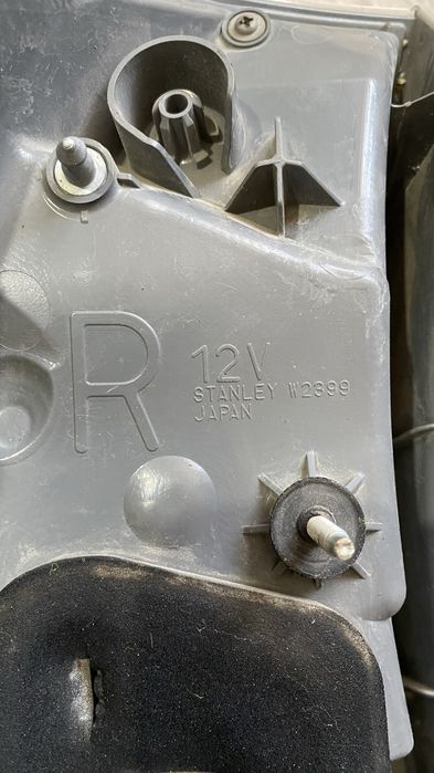 Тоиота, задний фара,250мыңнан алдым 1шт,100ге берып жберемын