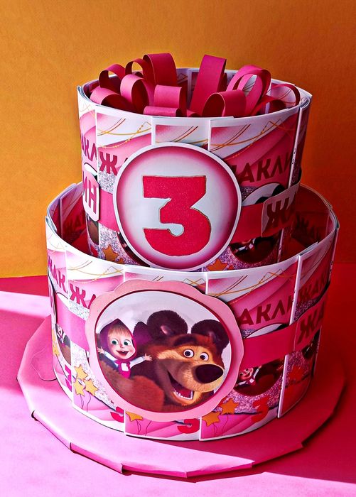 Картонена торта от книжки за оцветяване за рожден ден.