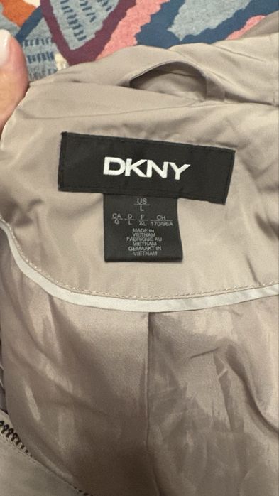 Продам зимний пуховик DKNY