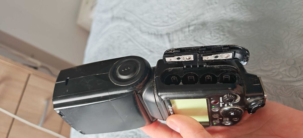 Blitz Nikon Speedlight SB-900 – pentru piese / reparație
