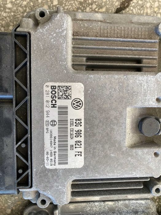 Компютър еку ecu електронен блок двигател Туран 1.9тди BLS