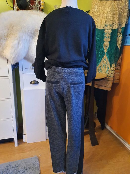 Pantaloni sport unisex marimea 140 cm