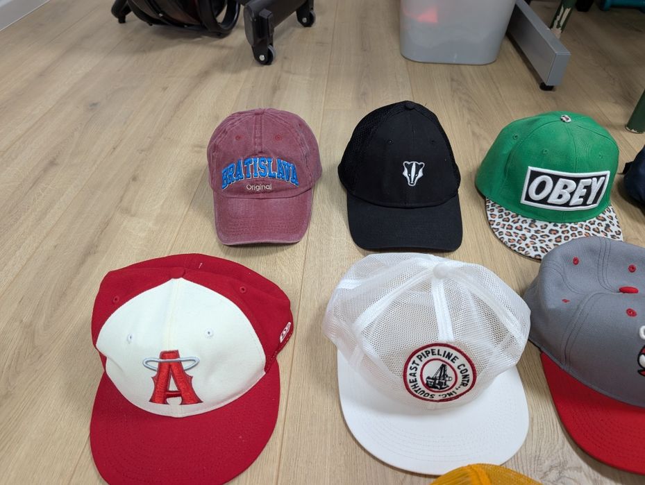 шапки New era, Buff, Under Armour, Mitchel and sons като ново за продажба 12-15