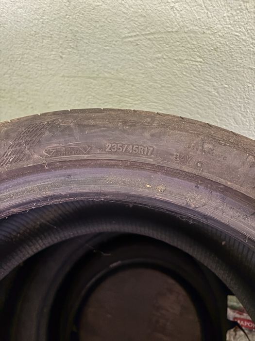 Гуми.    235/45R17