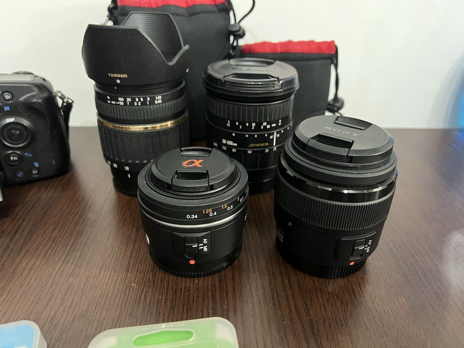 Amanet Royal CB: Aparat Foto Sony Alpha cu 5 obiective