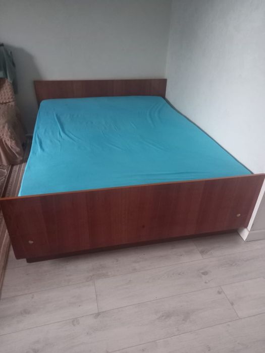 Продам кровать с матрасом