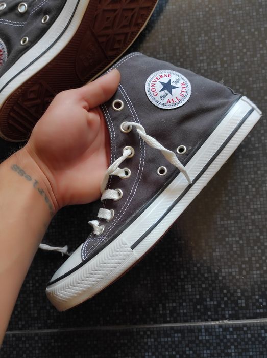 * Conversi Chuck Taylor *