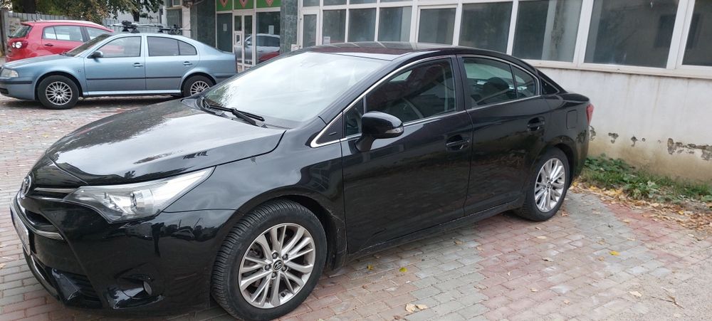 Vând Toyota Avensis 2015