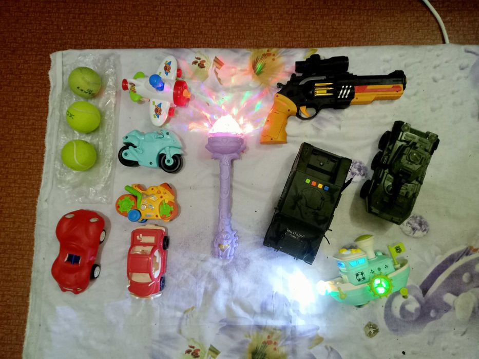 Игрушки разные .