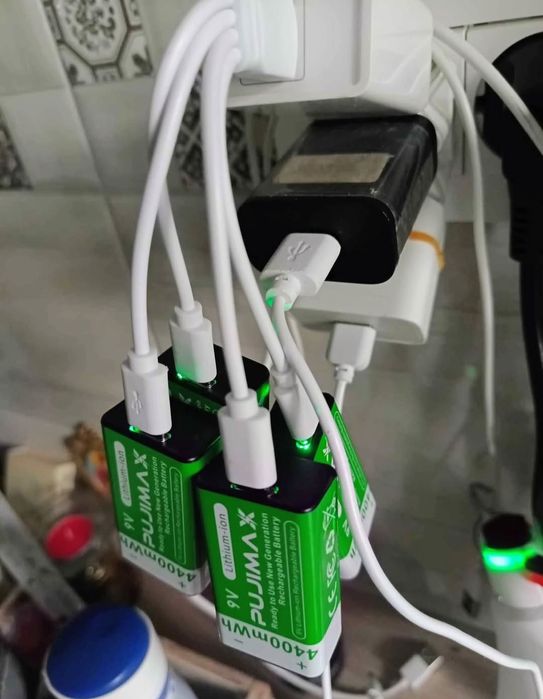 SET 8 acumulatori 9v și 4400 mAh + cabluri încărcare usb tip C