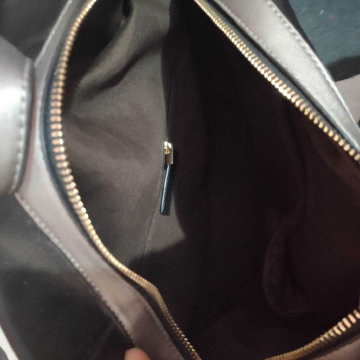 НОВА страхотна дамска кожена раница с капси с етикет