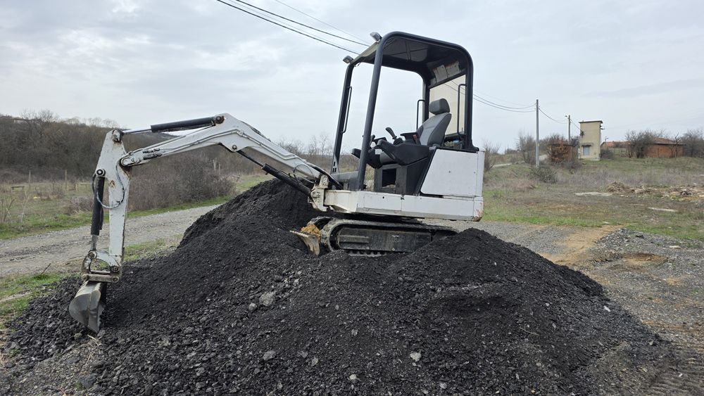Изкопни услуги с мини багер