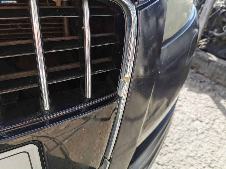 Bara Spoiler Fata Completa cu Grila Emblema cu Spalatoare si Locas Senzori Parcare cu Defecte Audi Q7 4L FL Facelift 2010 - 2015 Culoare LZ5Q [K7101]