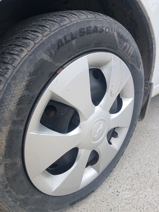 4 ta 195/55 R15 o'lchamdagi balonlar bor holati yaxshi
