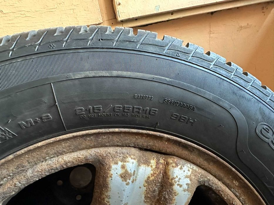 4бр. зимни гуми с метални джанти 215/65R16