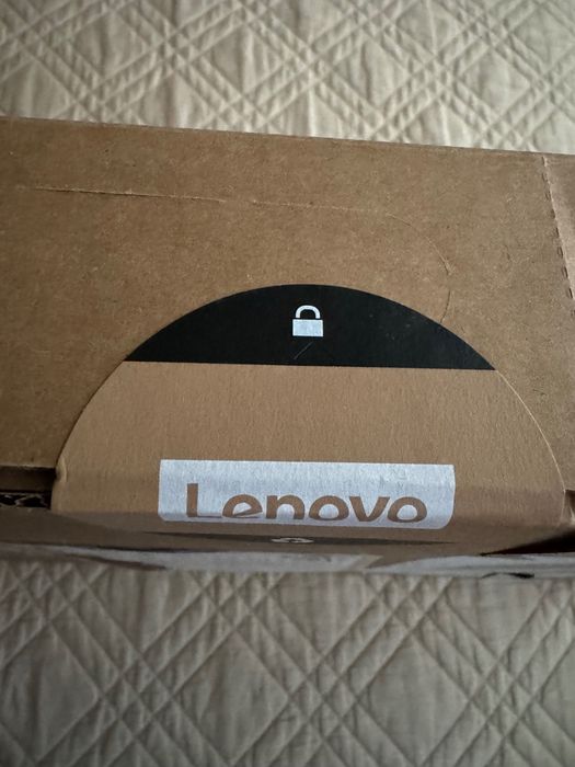 Lenovo lOQ 15iax9e