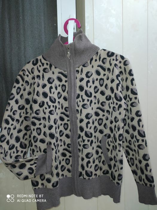 Sfatli ayolar va qizlar kiymlari sotiladi yangiday xolatda