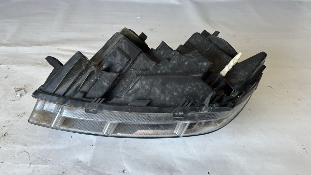 4 броя десен и 1 брой ляв фар Dacia Logan(17-20), Sandero(16-20)