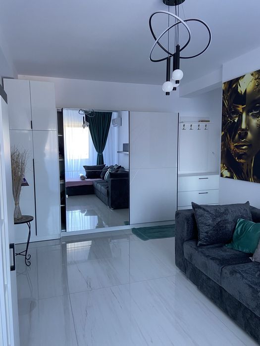 Inchiriez apartament 3 camere in bloc nou