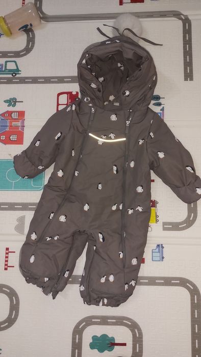 Продам зимний комбинезон 74-80