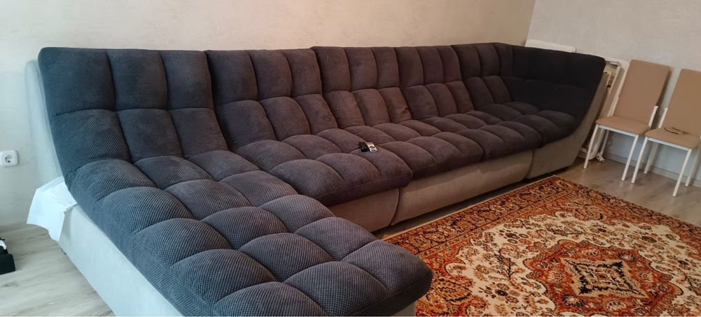 Диван в гостинную.