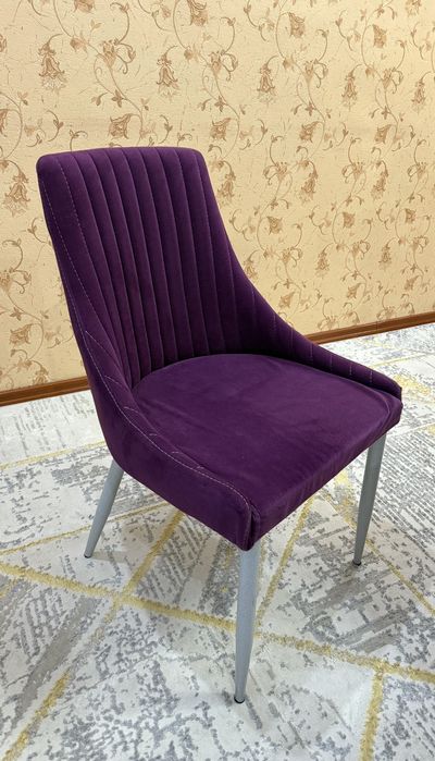 Продается стол и стулья