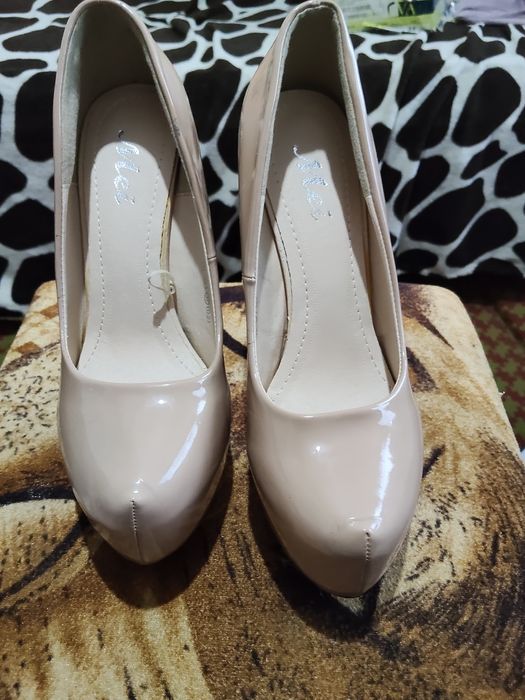 Vând pantofi damă cu toc mărimea 37