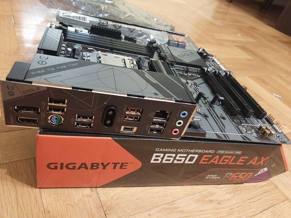 AMD Ryzen 7 7800X3D + Gigabyte B650 Eagle AX Wi-Fi 6E Rev. 1.2