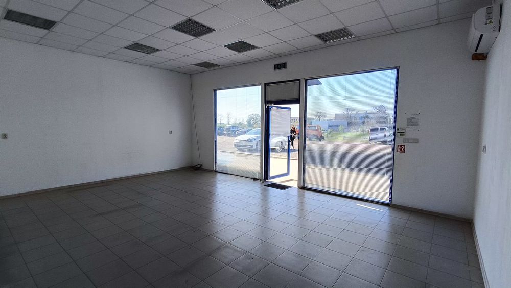 Дава се под наем Магазин в Ямбол, Мототехника - 50 кв.м за 306 € - Снимка #12