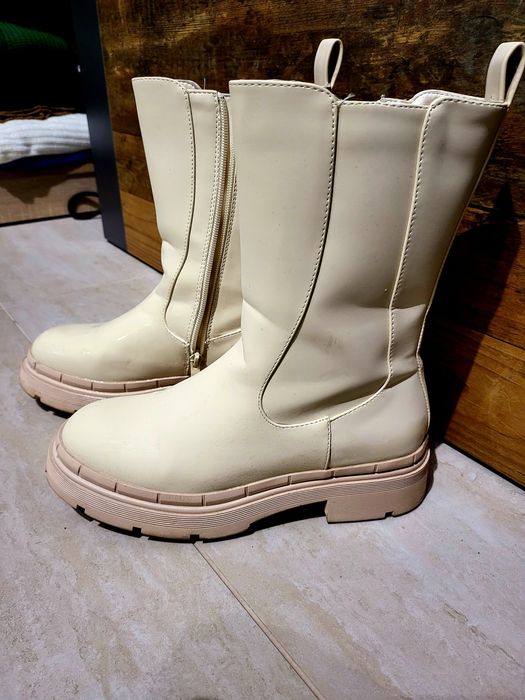 Дамски боти светло бежави