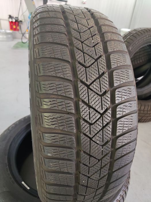 2 бр зимни 225/55/17 Pirelli 22г