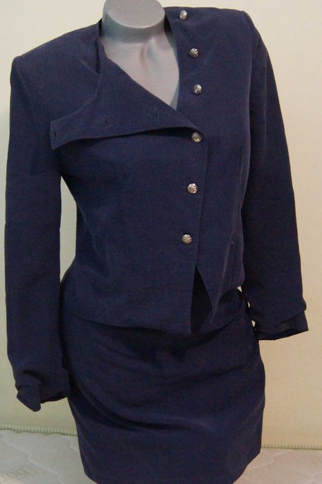 Дамски костюм с къса пола