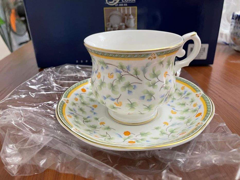 Чашка с тарелками