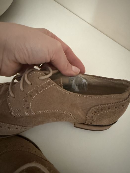 Pantofi din piele intoarsa