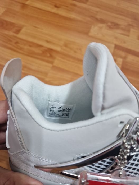 Adidași jordan patru frozan moment