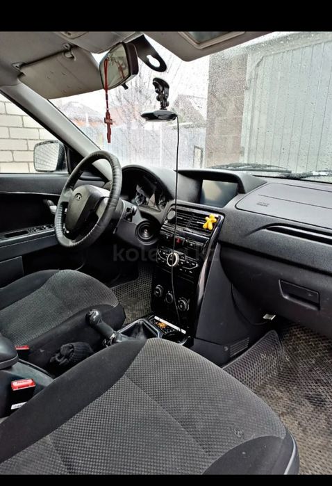 Продам машину приора 2