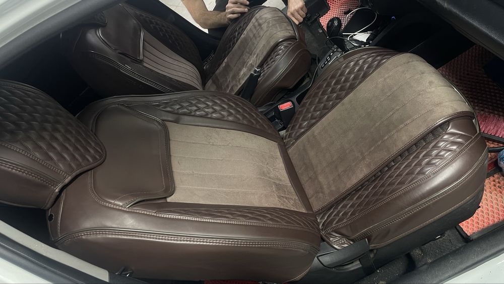 Продам чехлы универсальные в отличном состояние