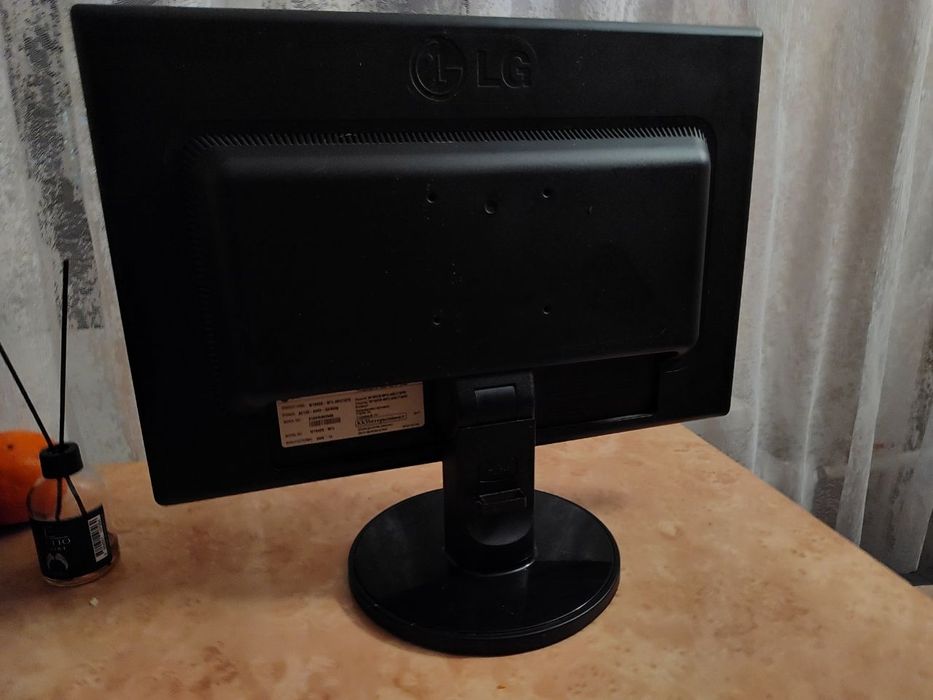 монитор LG W1942(8)-BFU